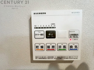 暖房機能があるため、冬場でも温かい浴室で入浴でき、乾燥機能があるため、水気を素早く取り除けます。また、換気機能があるため、湿気を素早く排出してカビや雑菌の発生を防ぐことができます。