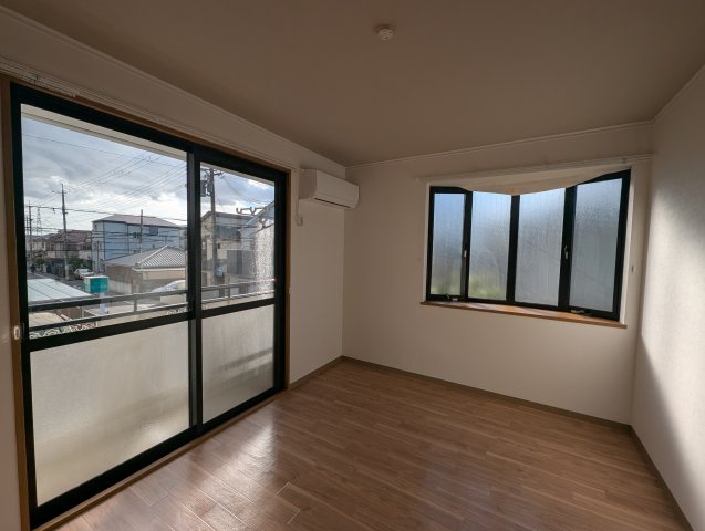 フラワーハイツ新伊丹の居間・リビング