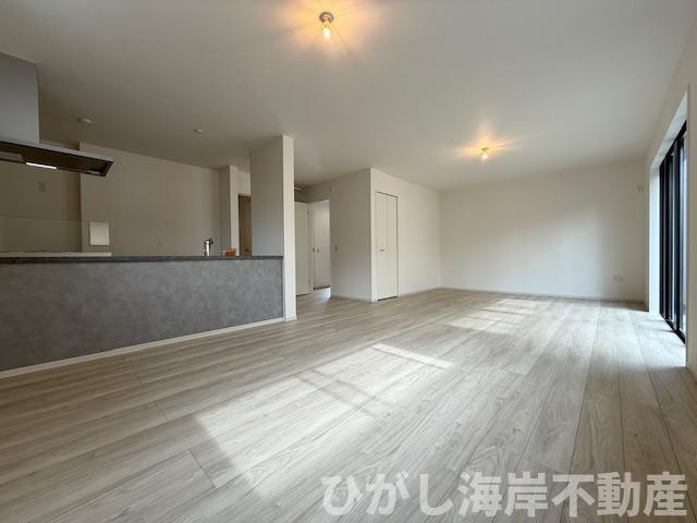 茅ヶ崎市旭が丘　新築戸建　全３棟のダイニング|21.6帖　床暖房付LDK
