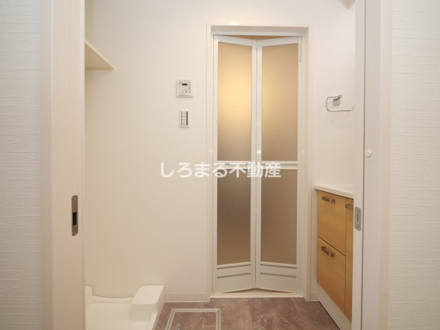 Alivis北梅田の玄関