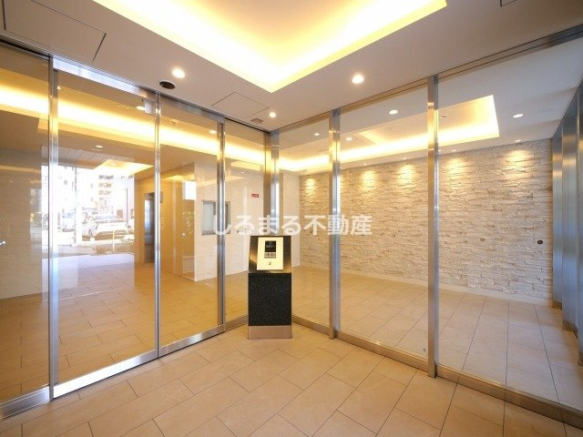 Alivis北梅田のロビー