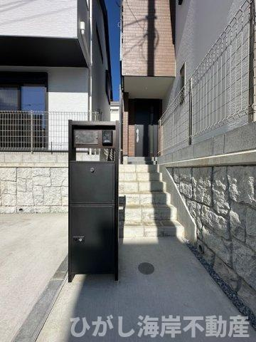 茅ヶ崎市浜須賀　新築戸建　全４棟の設備|宅配ボックス機能付門柱
