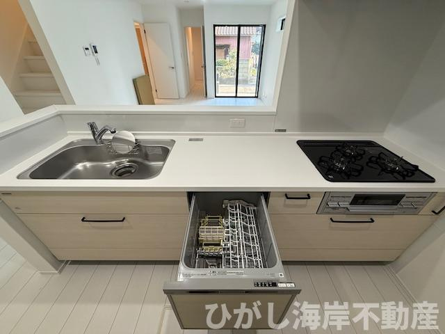 藤沢市辻堂元町5丁目　新築戸建　全２棟のキッチン|食洗器付きシステムキッチン