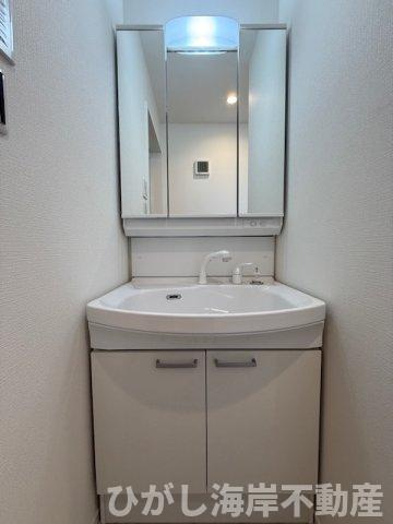 藤沢市辻堂元町5丁目　新築戸建　全２棟の独立洗面台|三面鏡化粧台