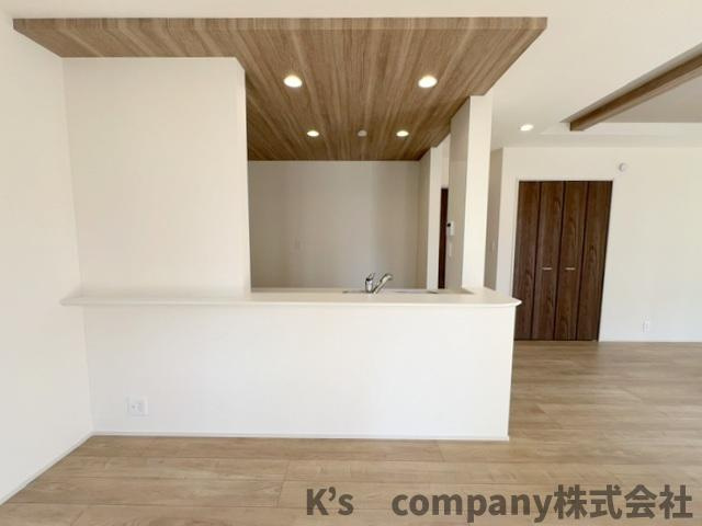 ◎高座郡寒川町倉見　新築戸建　1号棟のダイニング|リビングにいるご家族を感じながらお料理ができます♪