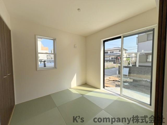 ◎高座郡寒川町倉見　新築戸建　1号棟の和室|リビングに隣接している畳スペース◇小さいお子様のいるご家庭は、遊び場やお昼寝などにお使いいただけます◇