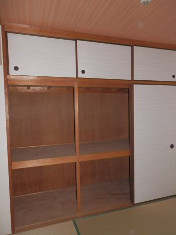 大阪市城東区関目６丁目の賃貸マンションの収納