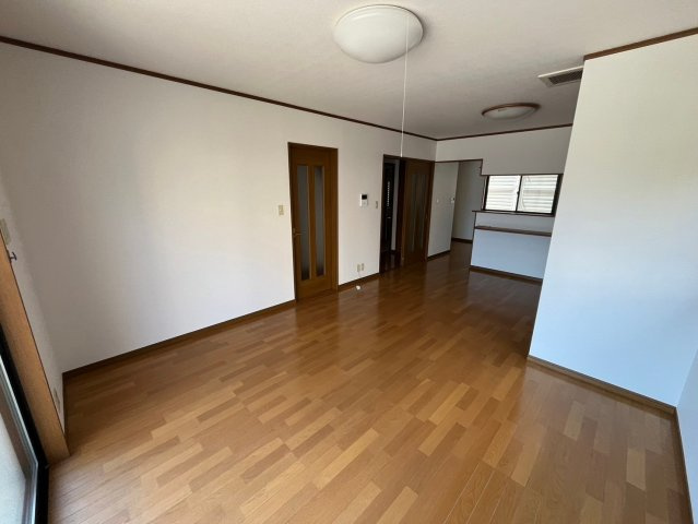 清水町戸建の居間・リビング