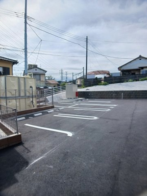 【駐車場】 | ネオモカール | 車をお持ちの方に嬉しい駐車場付きの物件です