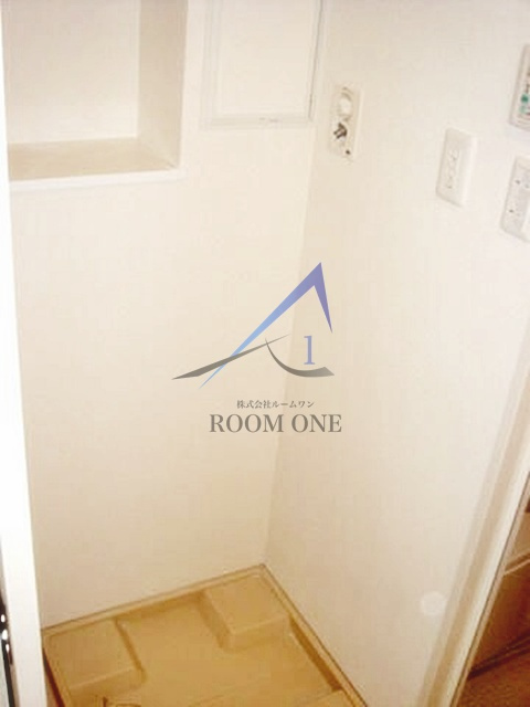 リヴェール三軒茶屋の設備|洗濯機置き場です。