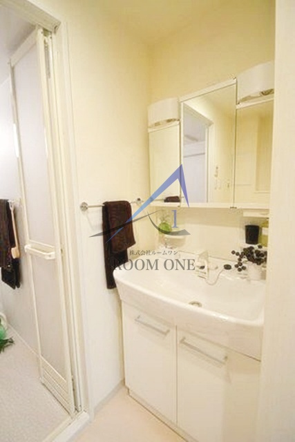 リヴェール三軒茶屋の洗面所|洗面台です。(家具、小物はイメージです。)