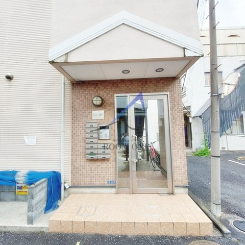 フレンドリーWESTのエントランス|エントランスです。