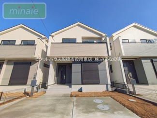 【外観】 | キッチン裏にフリースペース　保育園6分　二和東　全4棟　B号棟 | 前面道路です♪
「上質感あふれる洗練の外観デザイン」