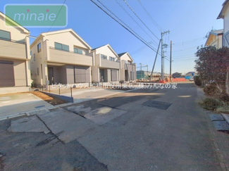 【前面道路含む現地写真】 | キッチン裏にフリースペース　保育園6分　二和東　全4棟　B号棟 | 前面道路です♪