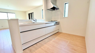 【キッチン】 | ウォークインクローゼット×２　保育園6分　二和東　全4棟　D号棟 | 「使いやすく機能的なシステムキッチン」施工例