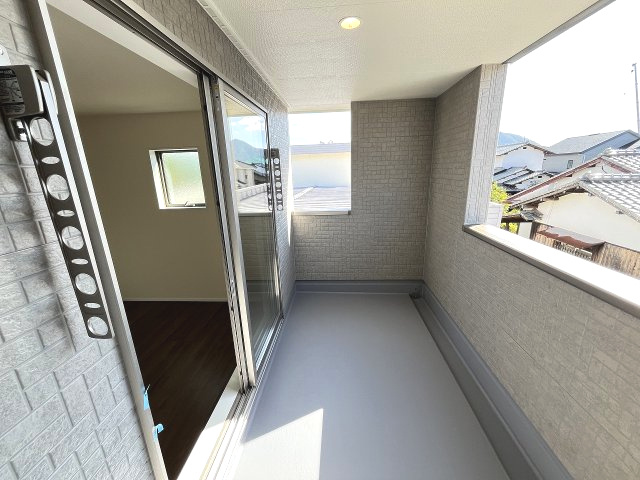 【バルコニー】 | 福岡市南区屋形原2丁目第11　1号棟（全2棟）【仲介手数料無料・0円】 | 施工例。施工例は完成時と異なる場合があります。