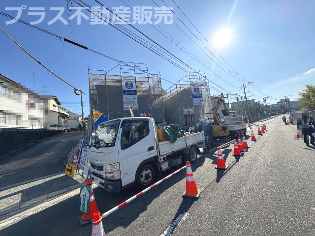 【外観】 | 福岡市南区屋形原2丁目第11　2号棟（全2棟）【仲介手数料無料・0円】 | 現地写真。プラス不動産販売なら、現場の全ての棟をまとめてご見学頂けます。