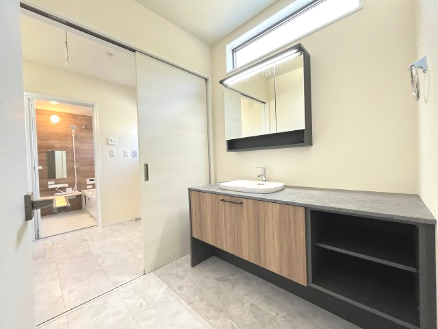 【洗面所】 | 福岡市南区屋形原2丁目第11　2号棟（全2棟）【仲介手数料無料・0円】 | 施工例。施工例は完成時と異なる場合があります。