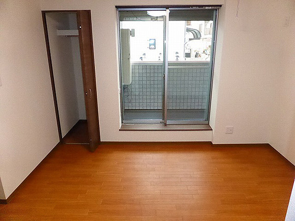 ヴェントチェーロ（旧チアフル西元町）の洋室