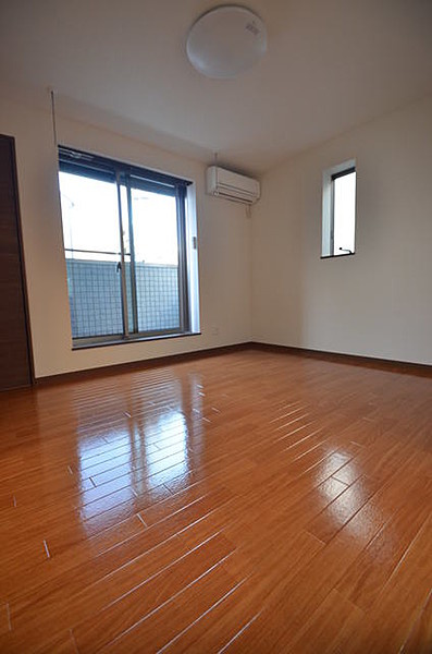 ヴェントチェーロ（旧チアフル西元町）の洋室