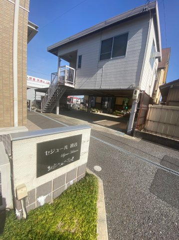 セジュール初音の駐車場