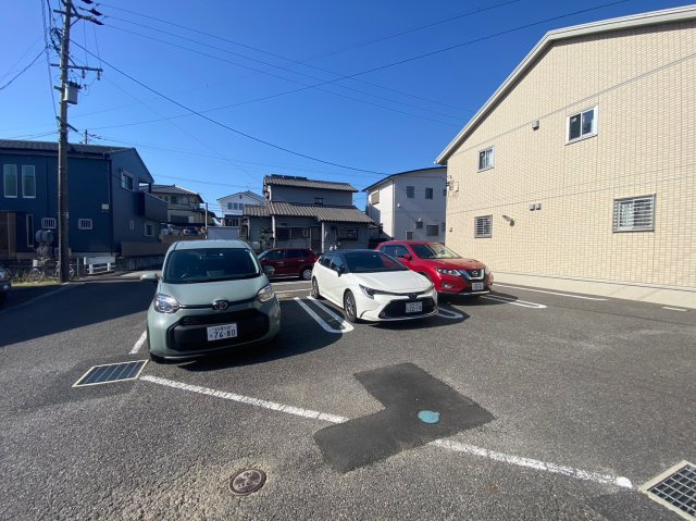 セジュール初音の駐車場