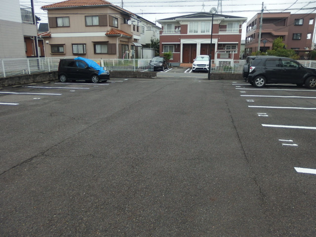 サープラスソネットの駐車場