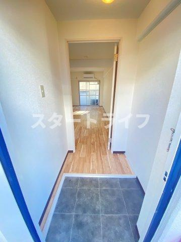 大阪市淀川区木川西１丁目の賃貸マンションの玄関