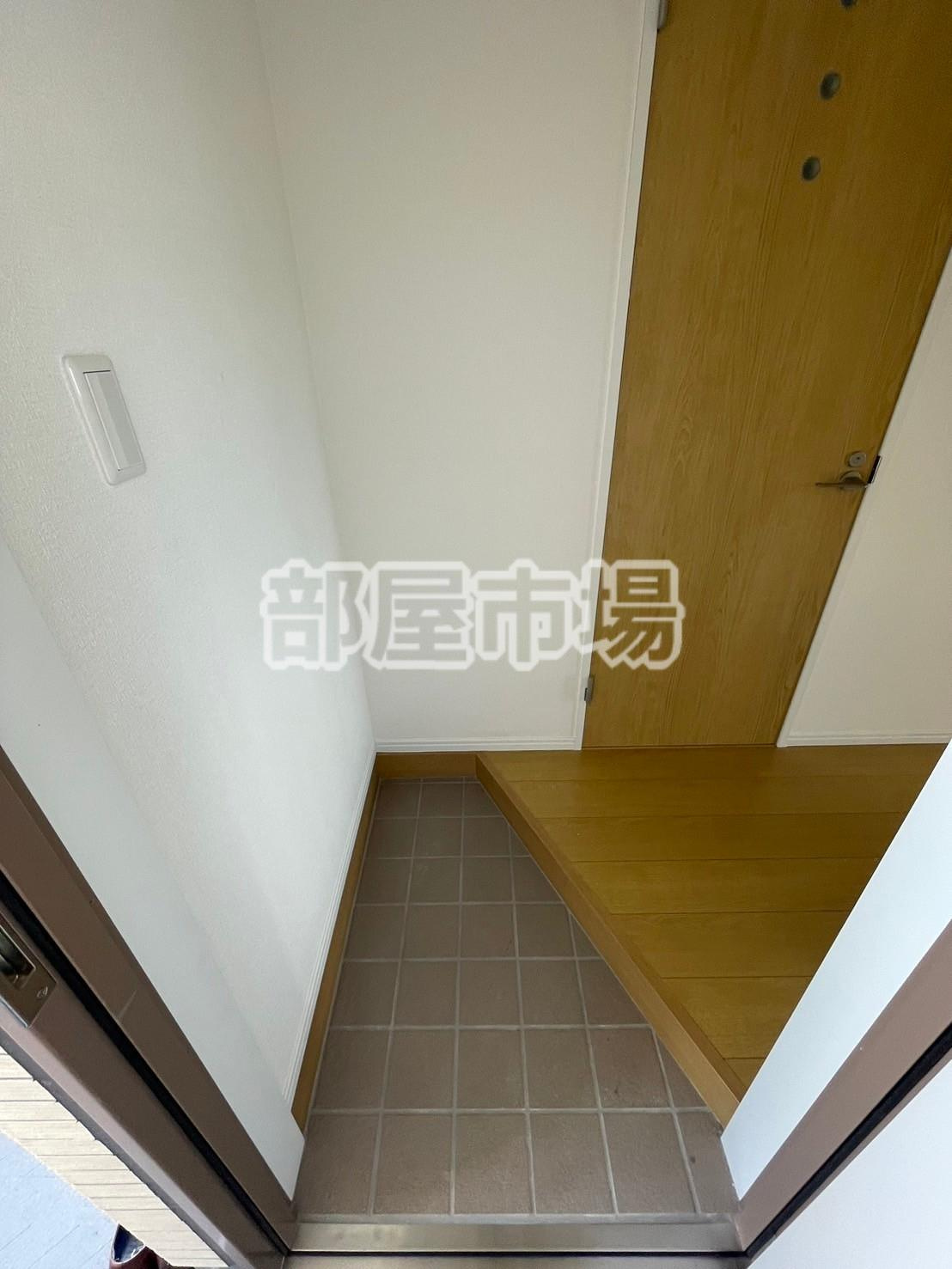 ルル浅草千束の玄関