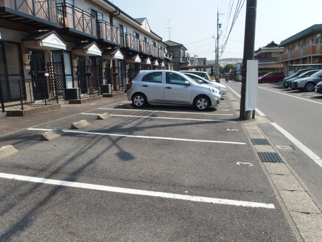 プレミール・ボナールの駐車場