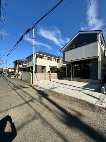所沢市上新井４丁目新築戸建て１号地の前面道路含む現地写真