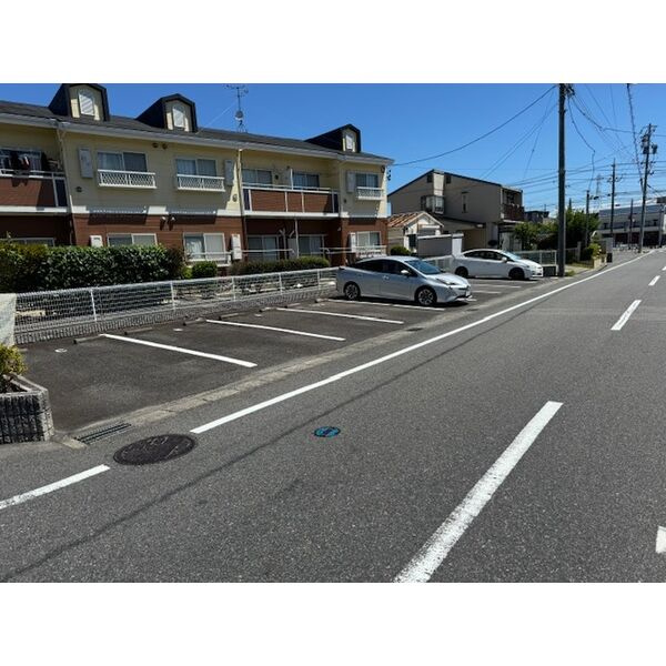 サンコーポラスの駐車場