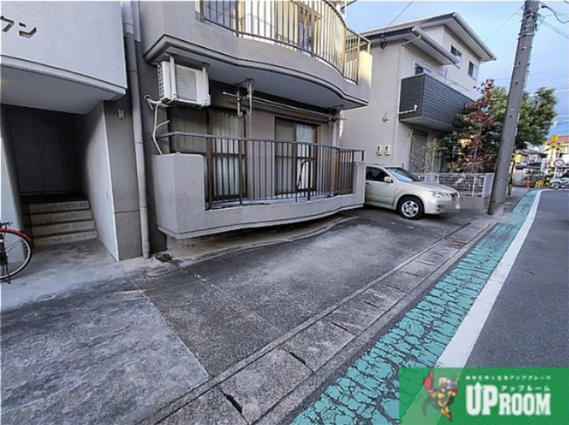 コーポクラウンの駐車場