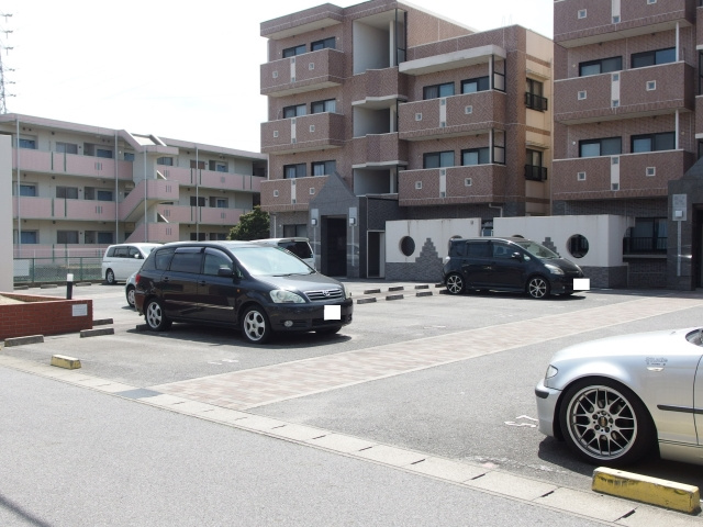 グリーンタウン宮地　A棟の駐車場