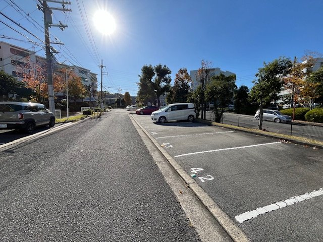  泉北城山台三丁住宅の駐車場
