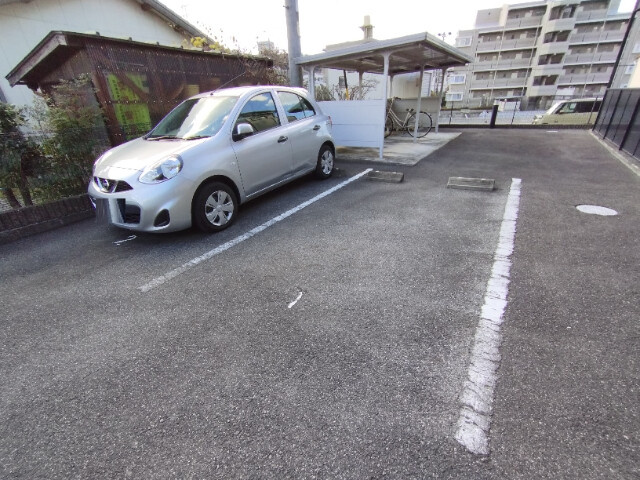 アンプルール　リーブル　楓の駐車場