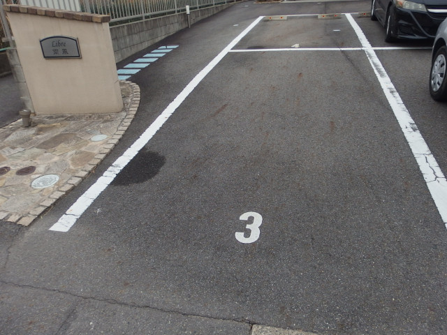 リーブル南風の駐車場