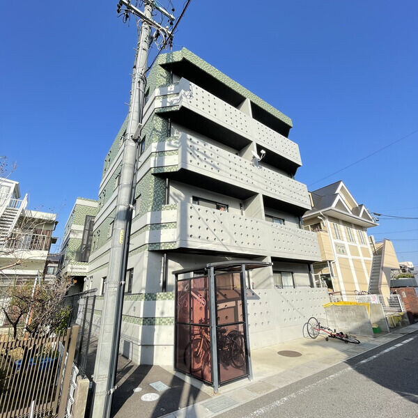 エムロード（ｅｍｅｒａｕｄｅ）の外観