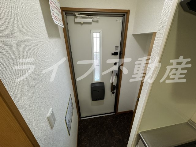 イーストフラワーの玄関|収納もある玄関です