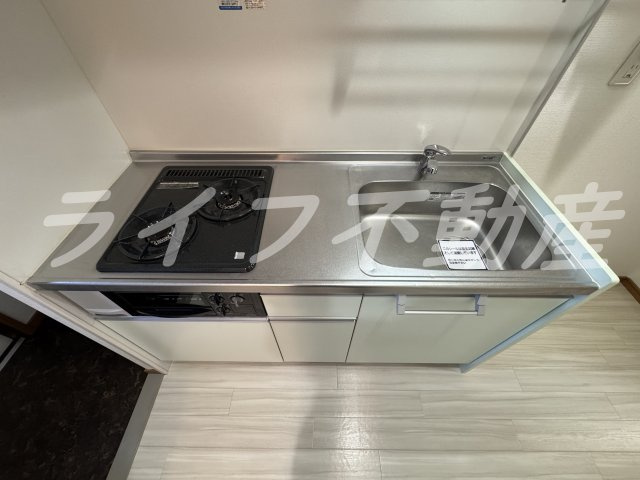 イーストフラワーのキッチン|コンパクトなキッチンで掃除もラクラク