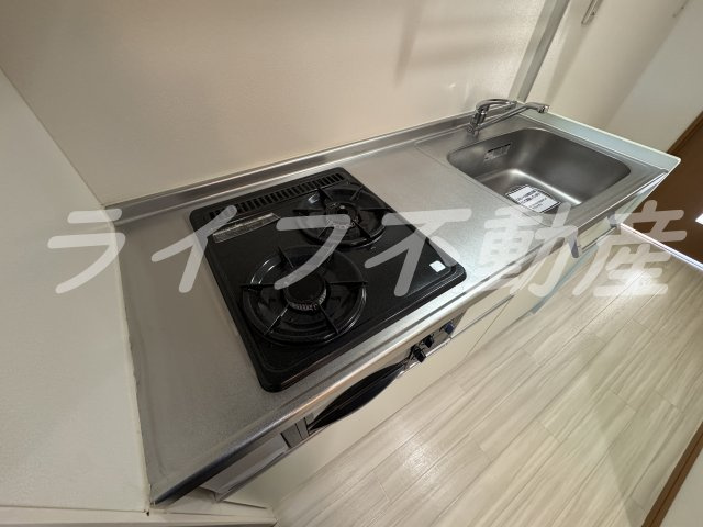 イーストフラワーのキッチン|コンパクトなキッチンで掃除もラクラク