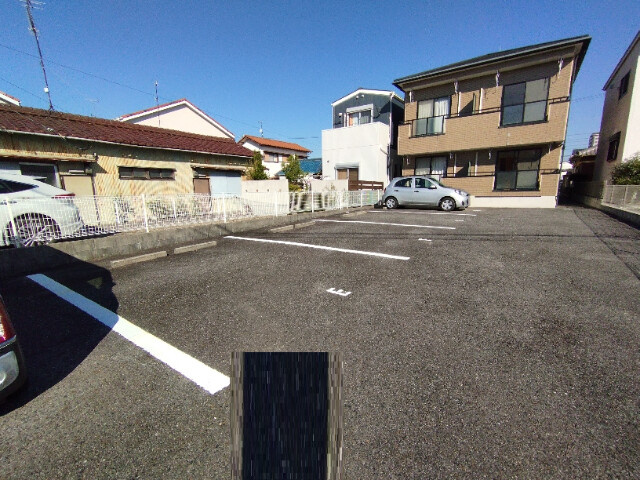 エクシール末広の駐車場