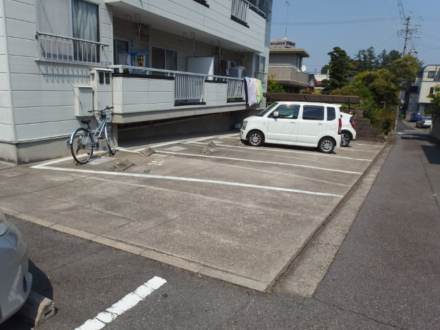 グリーンハイツ鈴木の駐車場