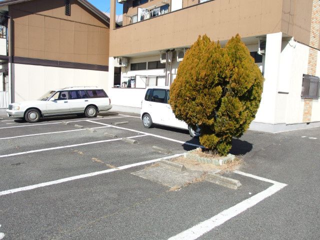 イーストⅡの駐車場