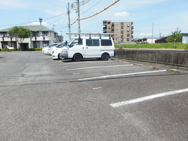オーキットコートＣ棟の駐車場