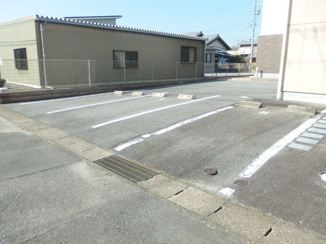 サイドフィールの駐車場