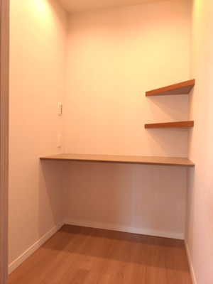 【その他】 | アステム芦屋A棟 | LDKに隣接したフリースペース。ワーキングデスクとしてもお使いいただけます。