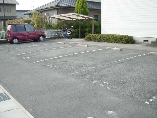 プレジール池田の駐車場