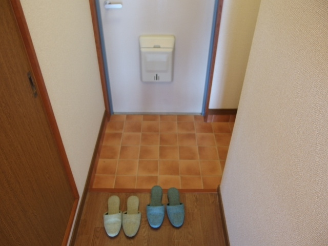 シャインハイム池端の玄関