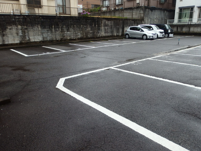 タウニィ山本Ａの駐車場